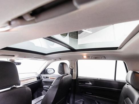 Used 2019 Volkswagen Atlas SEL Premium image 5