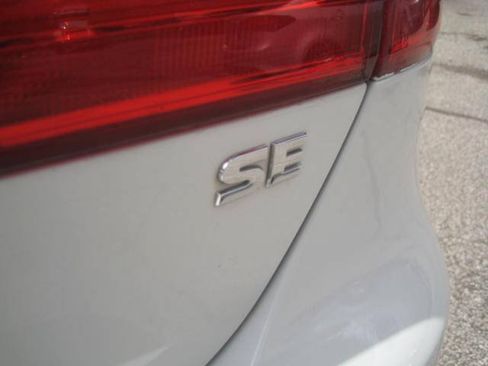 Used 2014 Volkswagen Jetta SE FWD image 9