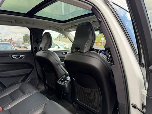 Used 2023 Volvo XC60 B5 Ultimate w/ Climate Package FWD image 18