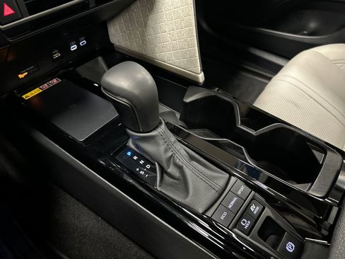 Used 2025 Toyota Camry XLE w/ Premium Plus Package image 24