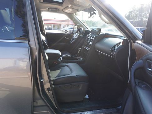 Used 2023 Nissan Armada SL w/ Captain's Chairs Package image 18