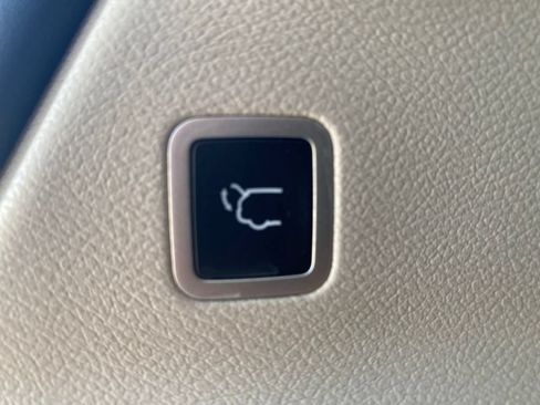 Used 2023 Chrysler Voyager LX FWD image 36