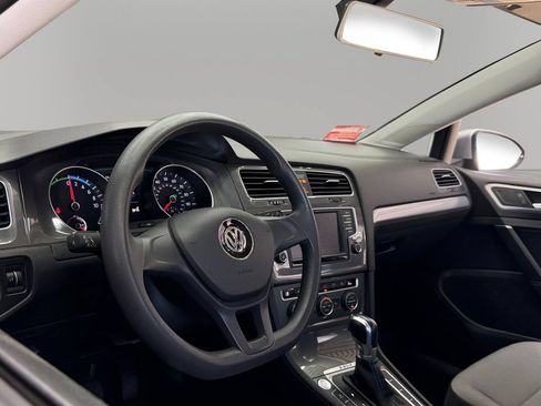 Used 2016 Volkswagen e-Golf SE FWD image 15