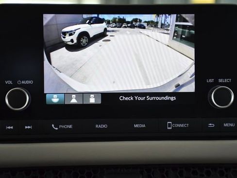 Used 2023 Honda HR-V LX image 17