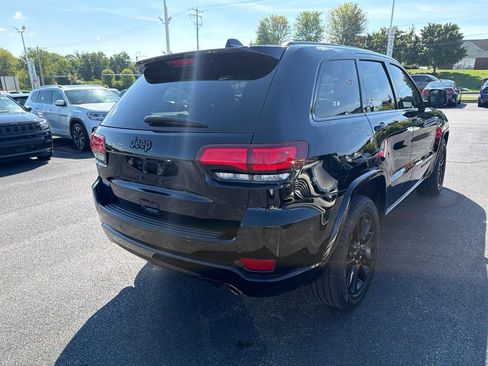 Used 2018 Jeep Grand Cherokee Altitude RWD image 6