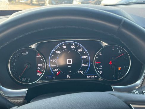 Used 2023 Chevrolet Traverse Premier FWD image 32