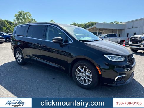 Certified 2024 Chrysler Pacifica Touring-L FWD image 1