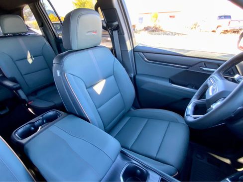 New 2026 GMC Acadia AT4 w/ LPO, Floor Liner Package image 33