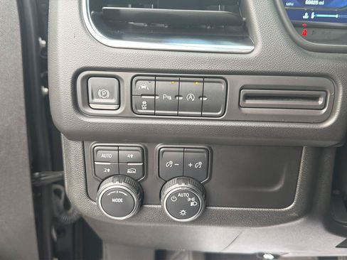 Used 2024 Chevrolet Suburban LT AWD/4WD image 14
