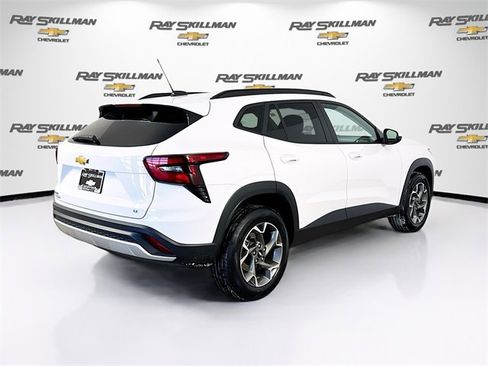 Used 2025 Chevrolet Trax LT image 7