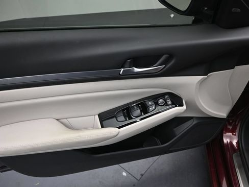 Used 2024 Nissan Altima 2.5 SL FWD image 10