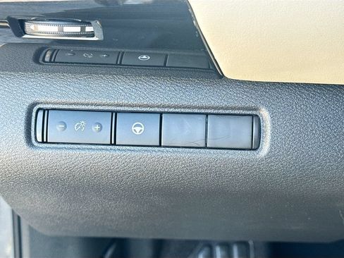 Used 2024 Nissan Pathfinder SV AWD/4WD image 11