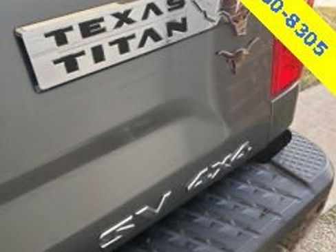 Used 2017 Nissan Titan SV image 5