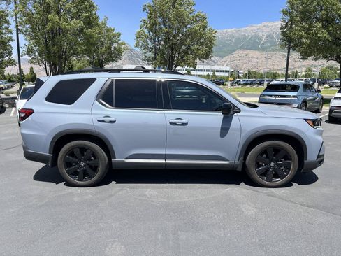 Used 2025 Honda Pilot Black Edition image 6