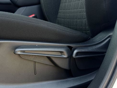 Certified 2027 Honda HR-V LX image 11