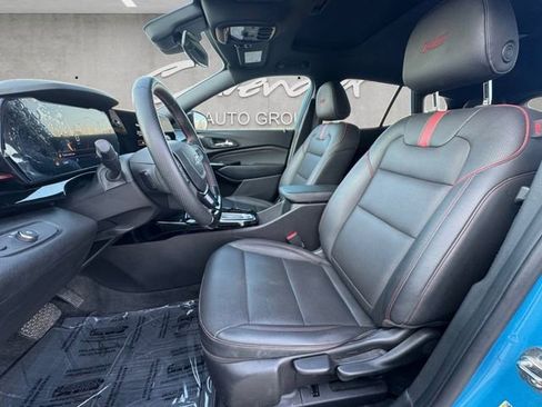 Used 2025 Chevrolet Trax RS w/ Sunroof Package FWD image 22