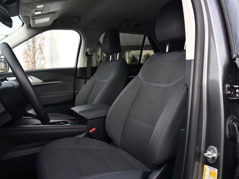 Used 2025 Ford Explorer Active image 13