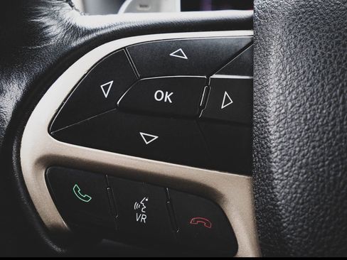 Used 2016 Jeep Grand Cherokee Limited 75th Anniversary image 14