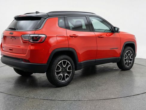 Used 2025 Jeep Compass Trailhawk image 9