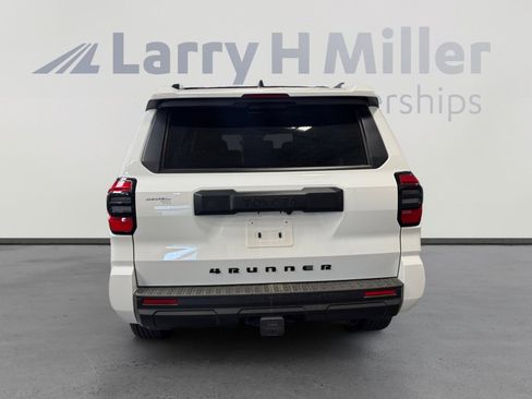 Certified 2025 Toyota 4Runner SR5 AWD/4WD image 4