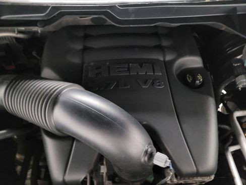 Used 2019 RAM 1500 Classic SLT AWD/4WD image 30