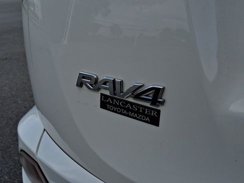 Used 2018 Toyota RAV4 XLE w/ Plus Extra Value Package AWD/4WD image 31