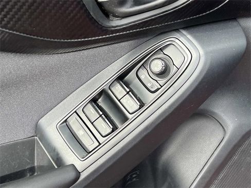 Used 2018 Subaru Crosstrek 2.0i Premium w/ Eyesight System image 16