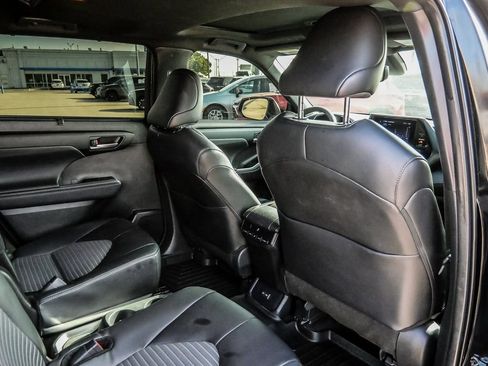 Used 2024 Toyota Highlander XSE FWD image 44