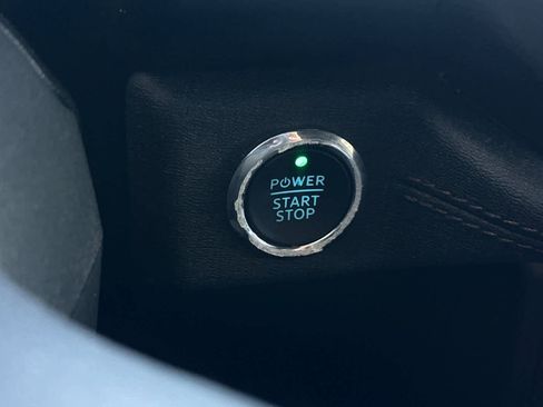 Used 2022 Ford F150 Lightning Lariat image 28