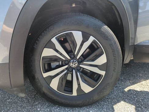 Used 2024 Volkswagen Atlas Cross Sport SE FWD image 49