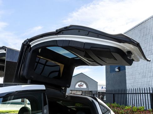 Used 2022 Tesla Model X AWD/4WD image 15