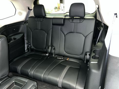 Used 2025 Honda Pilot Touring image 11