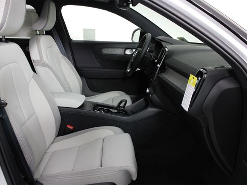 New 2026 Volvo EX40 Plus w/ Climate Package image 10