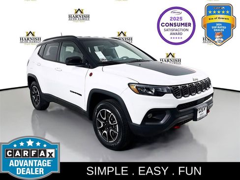 Used 2024 Jeep Compass Trailhawk image 1