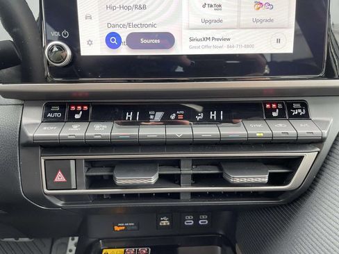 Used 2025 Toyota Camry SE image 29