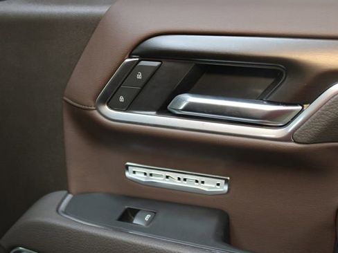 Used 2025 GMC Sierra 1500 Denali AWD/4WD image 9