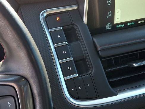 Used 2022 Chevrolet Tahoe RST w/ Sport Performance Package AWD/4WD image 15