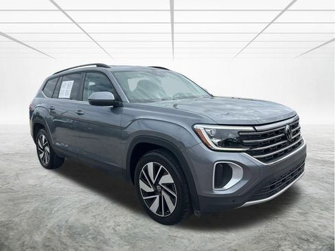 Used 2024 Volkswagen Atlas SE FWD image 2