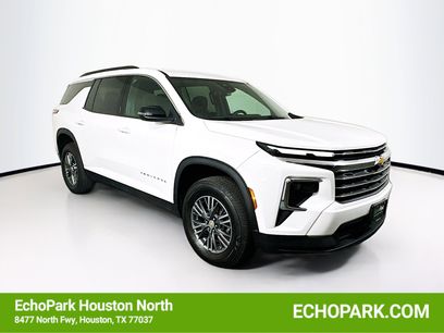 Used 2025 Chevrolet Traverse LT
