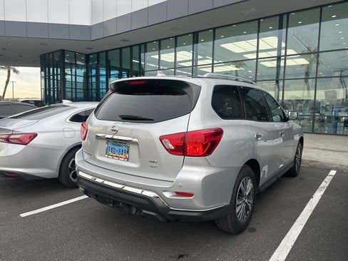 Used 2019 Nissan Pathfinder SV image 4
