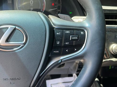 Used 2023 Lexus ES 250 w/ Premium Package image 13