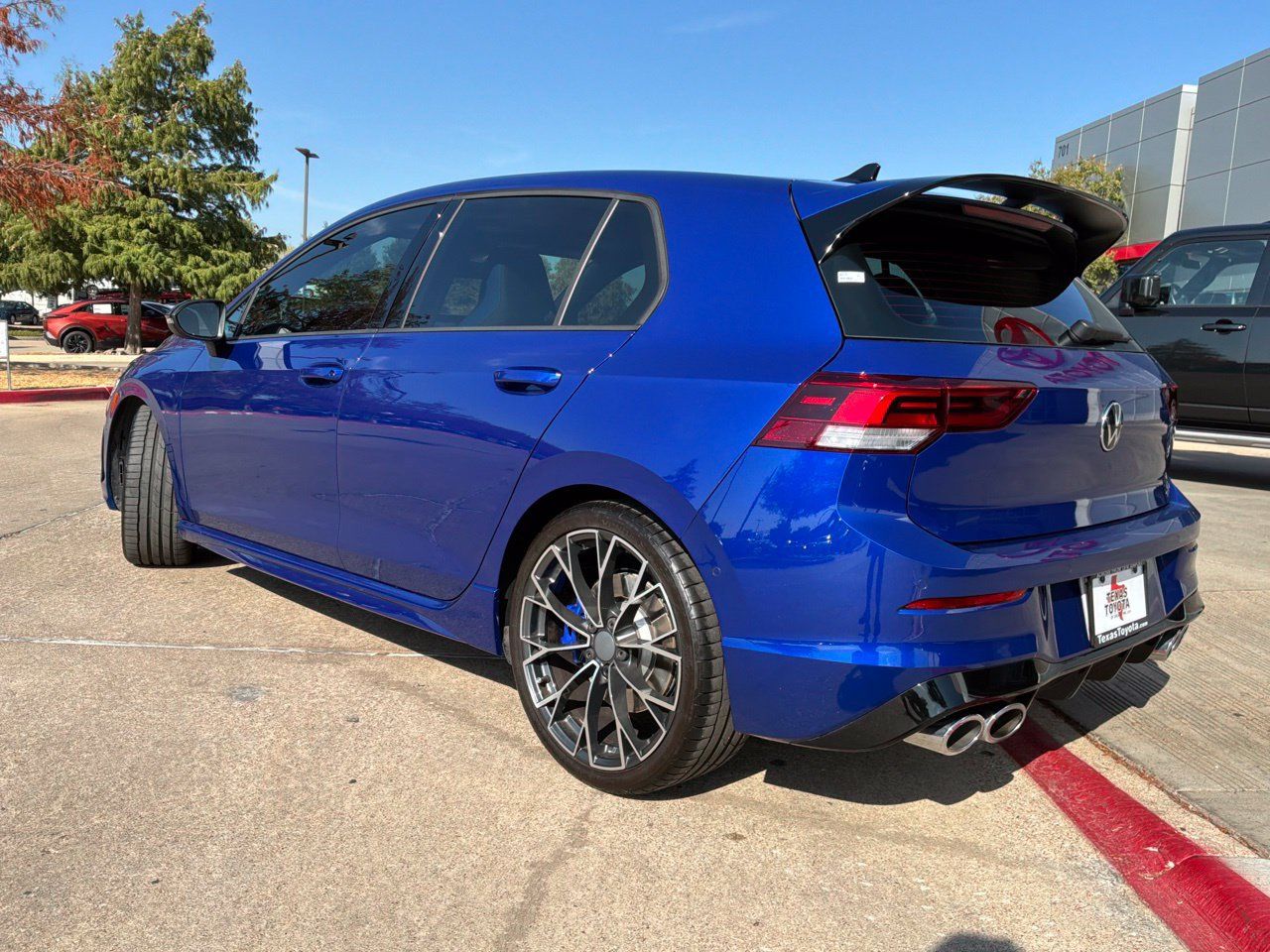 Used 2025 Volkswagen Golf AWD/4WD image 8