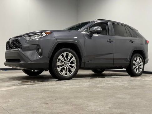Used 2020 Toyota RAV4 XLE Premium image 5