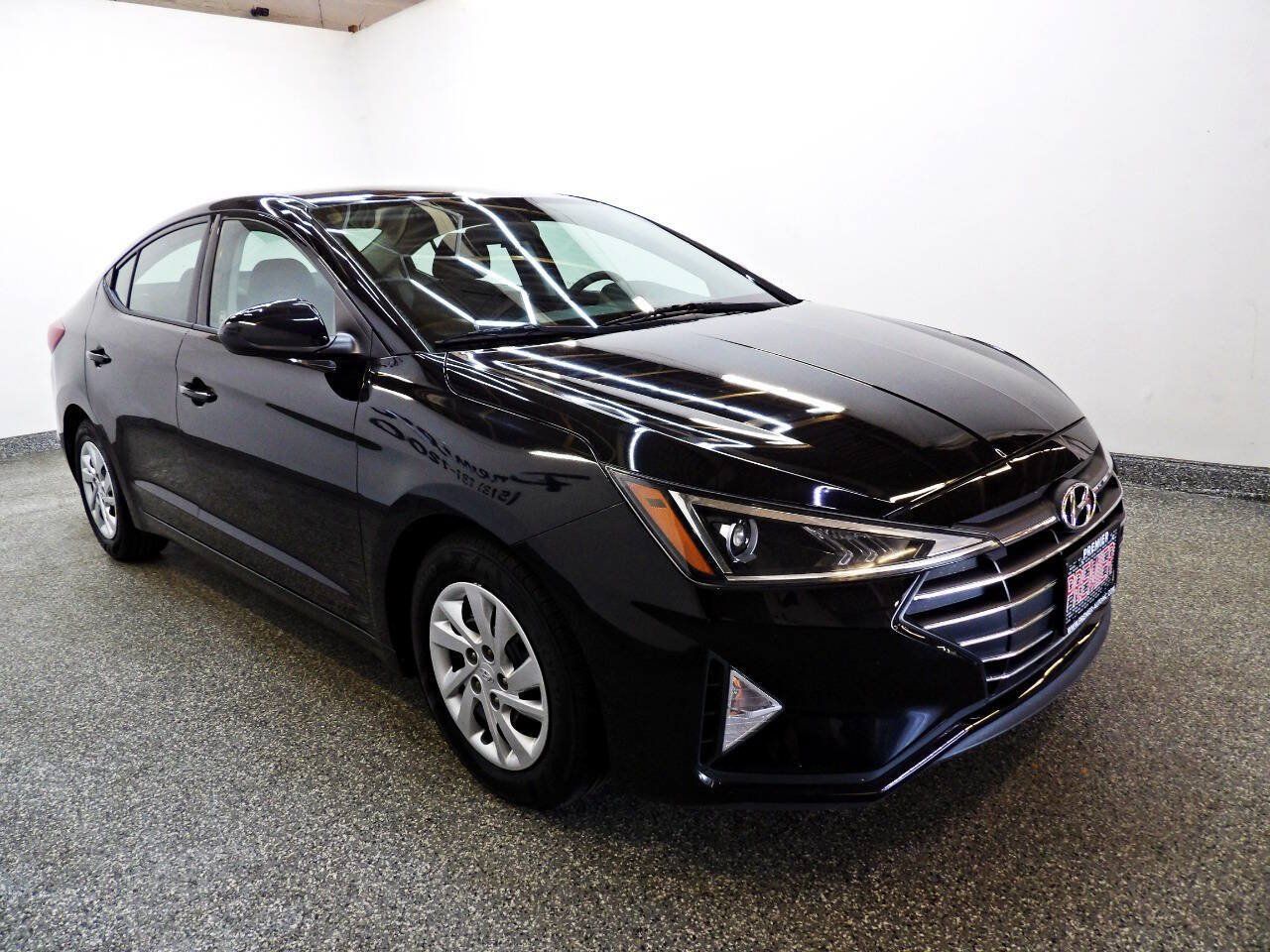 Used 2019 Hyundai Elantra SE w/ Cargo Package FWD image 3