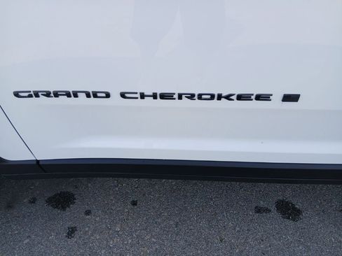New 2026 Jeep Grand Cherokee Altitude image 10