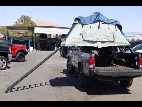 Used 2019 Toyota Tacoma TRD Off-Road AWD/4WD image 3