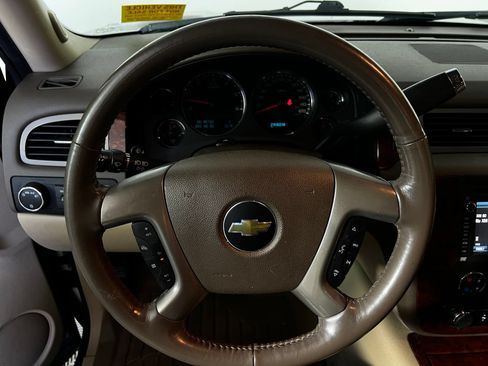Used 2012 Chevrolet Suburban LTZ RWD image 9