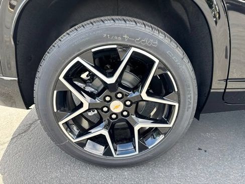 New 2026 Chevrolet Traverse High Country w/ LPO, Floor Liner Package AWD/4WD image 9