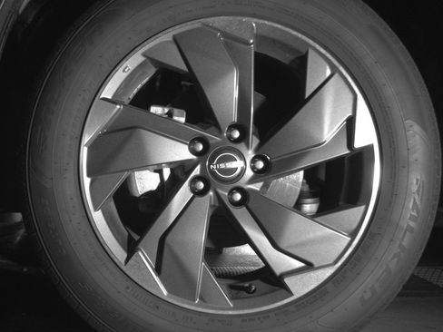 Used 2025 Nissan Rogue SV FWD image 12