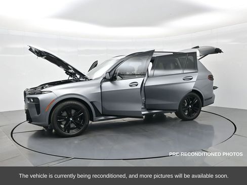 Used 2023 BMW X7 xDrive40i w/ Executive Package image 38
